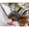 SUNNYLIFE Kaklo/Peties Diržo Laikiklis, skirtas DJI RC 2 / RC 1 nuotolinio valdymo pultui – Juodas nailono audinys su aliuminio lydinio kabliukais