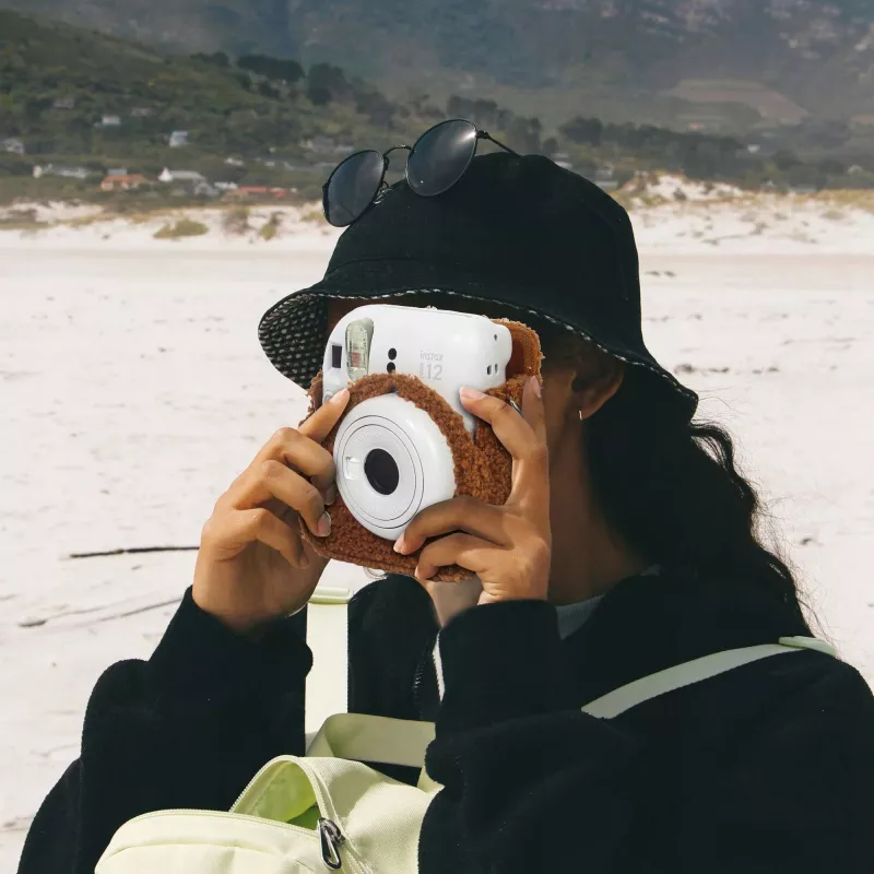 LOVEINSTANT Apsauginis dėklas Fujifilm Instax Mini 12 - Šuns dizainas, pliušinis - Rudas