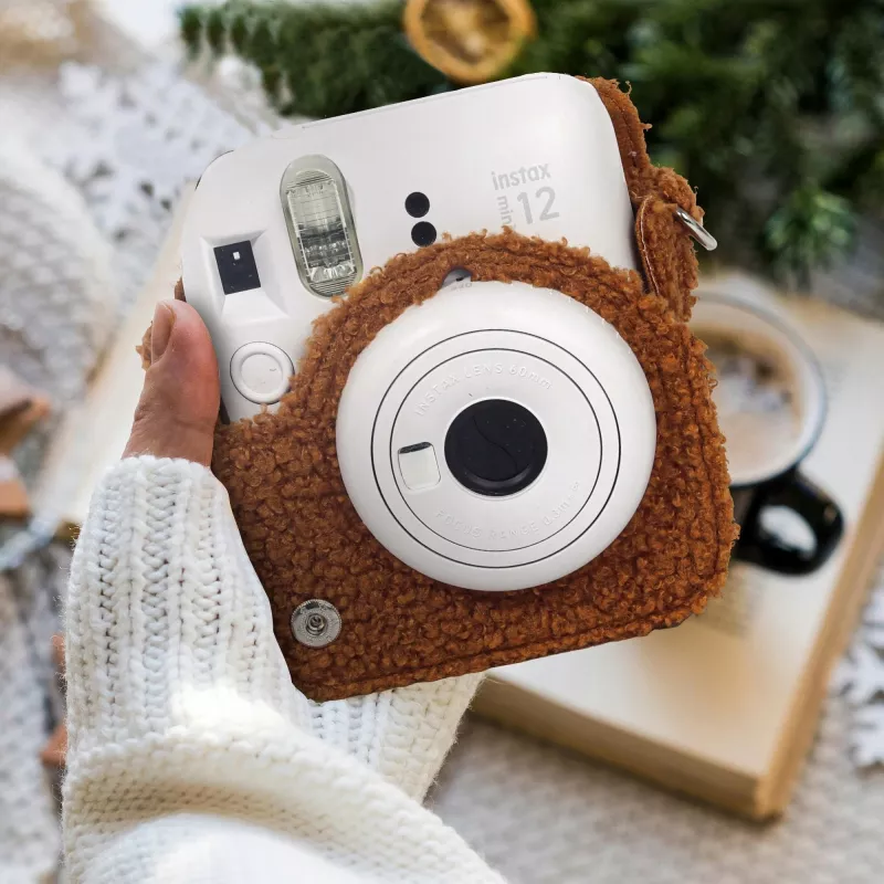 LOVEINSTANT Apsauginis dėklas Fujifilm Instax Mini 12 - Šuns dizainas, pliušinis - Rudas