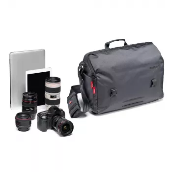 Manfrotto Manhattan Messenger Speedy 30 Black 15.6 inch Laptop Bag