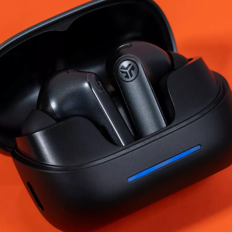 JLab Epic Pods ANC True Wireless Earbuds su hibridiniu aktyviu triukšmo slopinimu, Bluetooth 5.3, IP55, 50h veikimo laikas, juoda