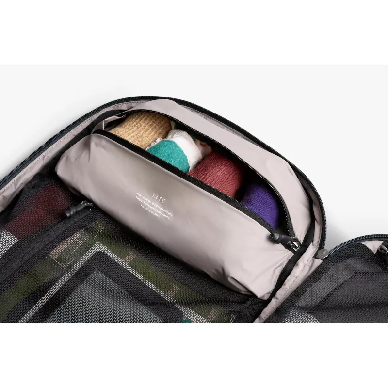 Bellroy Lite Travel Pack - 30L kelioninė kuprinė su kišene nešiojamam kompiuteriui (Ash)
