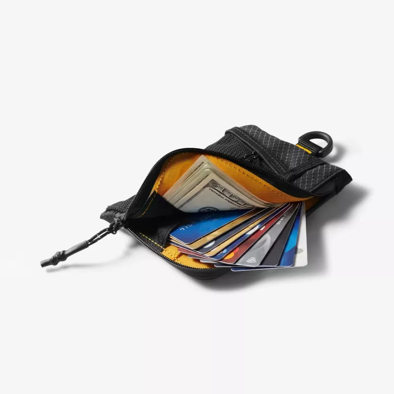 SPIGEN LF300 Soft RFID Card Holder Black