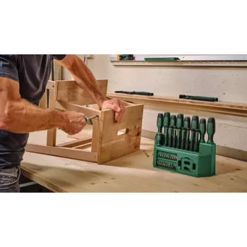 BOSCH mišrus atsuktuvų rinkinys 39 vnt. su stovu, žalia/juoda