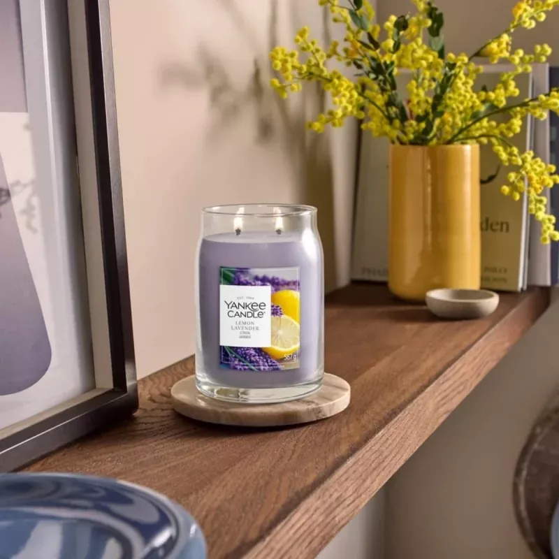 Yankee Candle Signature Lemon Lavender didelio stiklainio žvakė 567g