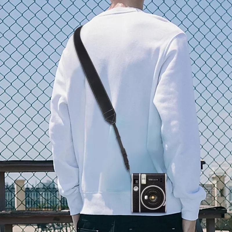 LOVEINSTANT kaklo/petės dirželis ir nuotraukų laikiklio rinkinys Fujifilm Instax Mini fotoaparatams - juoda