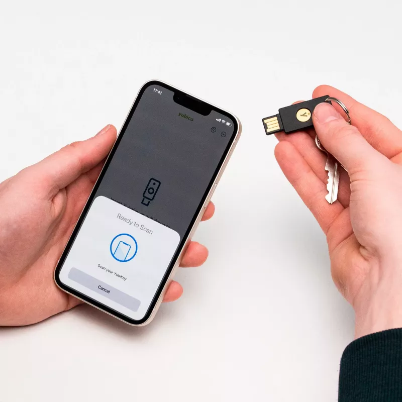 YubiKey 5 NFC apsaugos raktas 2 vnt. (juoda/auksinė, USB-A ir NFC)