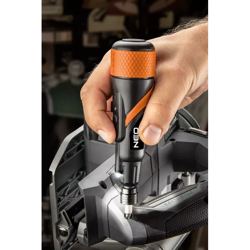 NEO TOOLS 04-200 USB-C 3,6 V belaidis atsuktuvas su 10 antgalių ir plastikiniu dėklu