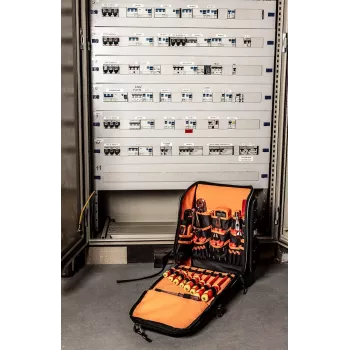 NEO TOOLS elektriko kuprinė 31 vnt., 30 izoliuotų įrankių, patvarus 600D poliesteris, vandeniui atsparus dugnas, 15 kg, juoda/raudona