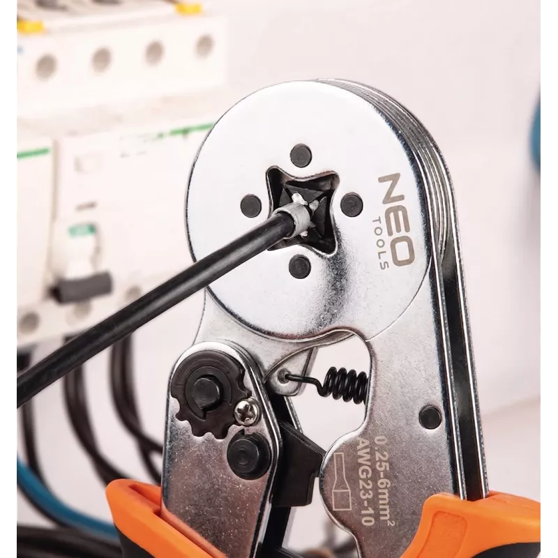 NEO Tools 01-507 savaime prisitaikantis reples spaustuvas movų antgaliams 0,25-6 mm² (AWG 23-10), kvadratinis užspaudimas, ergonomiška dviejų komponentų rankena, 200 mm