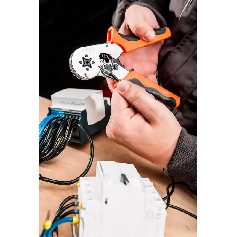 NEO Tools 01-507 savaime prisitaikantis reples spaustuvas movų antgaliams 0,25-6 mm² (AWG 23-10), kvadratinis užspaudimas, ergonomiška dviejų komponentų rankena, 200 mm