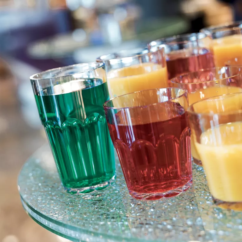 Guzzini HAPPY HOUR 6 vnt. aukštų stiklinių efektu taurių rinkinys, įvairių spalvų, 400 ml