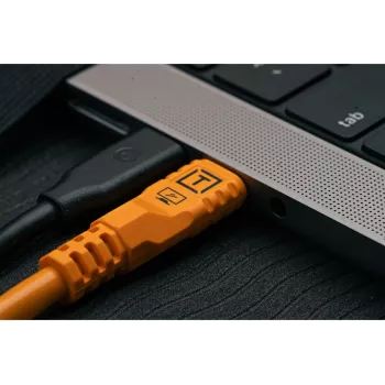 Tether Tools TetherPro Optima 10G USB-C į USB-C kampinis kabelis, 1.8 m, oranžinis (CUC06RTG2-ORG)