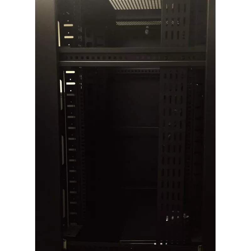 DSIT vertikalus kabelių tvarkymo skydas 32U, 300 mm, juodas