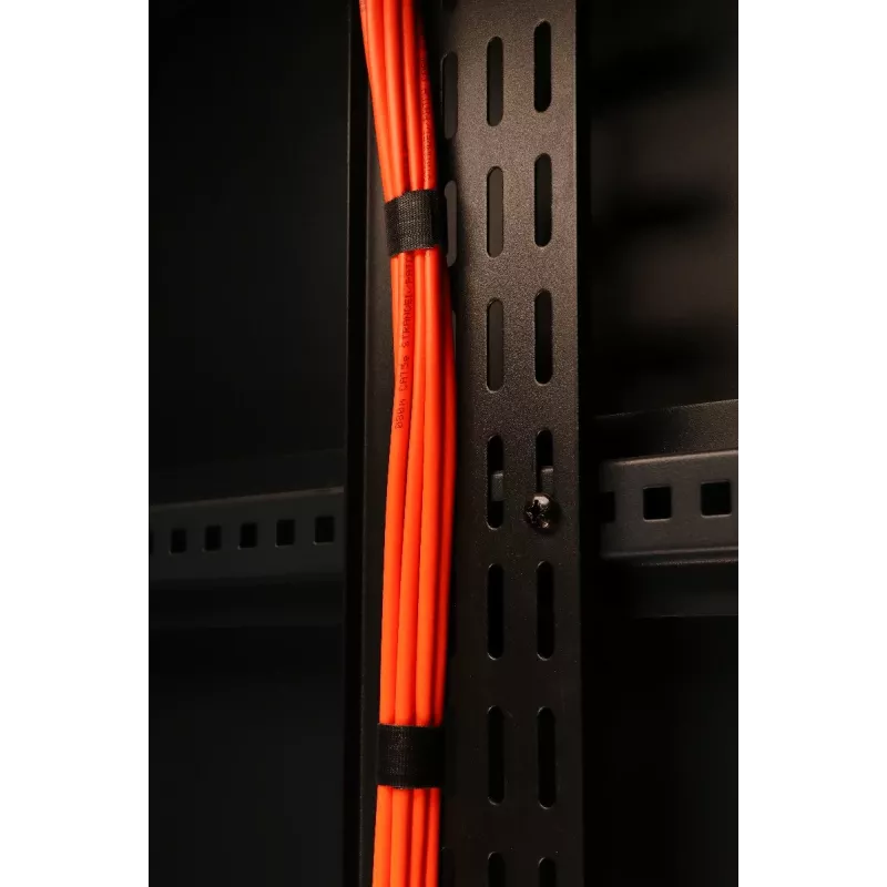 DSIT vertikalus kabelių tvarkymo skydas 32U, 300 mm, juodas