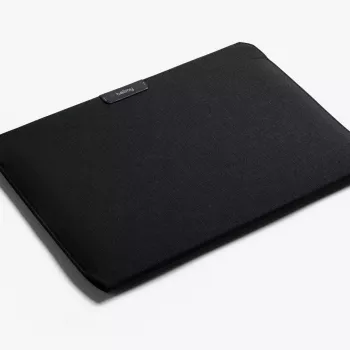 Bellroy Laptop Sleeve 16 inch – plonas apsauginis dėklas 16 colių nešiojamiesiems kompiuteriams, iš perdirbto PET, magnetinis užsegimas, juodas