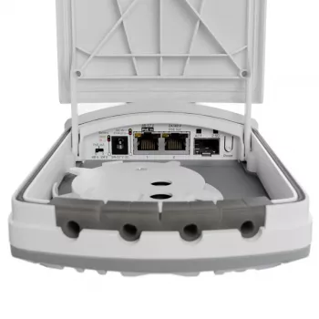 MikroTik FTC21-UPS šviesolaidžio į varį keitiklis su integruotu UPS, 1x Gigabit Ethernet, 1x SFP, pasyviu PoE, baterijos atsargine kopija, montuojamas ant sienos