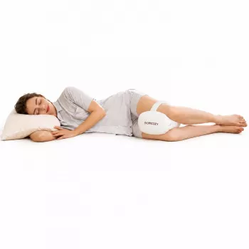 Momcozy EP001 ergonomiška pagalvė po keliais iš atminties putų šoniniam miegui, kreminės baltos spalvos