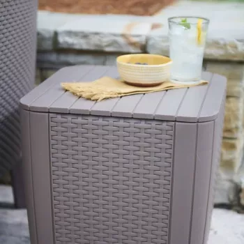KETER Luzon Flat Wicker smėlio spalvos sodo staliukas / daiktadėžė