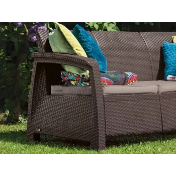 KETER Corfu Love Seat Max rudos spalvos trijų vietų sodo sofa