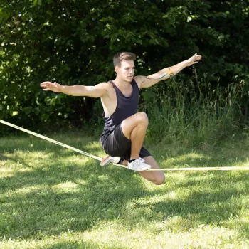 SCHILDKRÖT Slackline rinkinys 15 m geltonas, 50 mm pločio su reketiniu įtempikliu - pusiausvyros treniravimo komplektas 970701