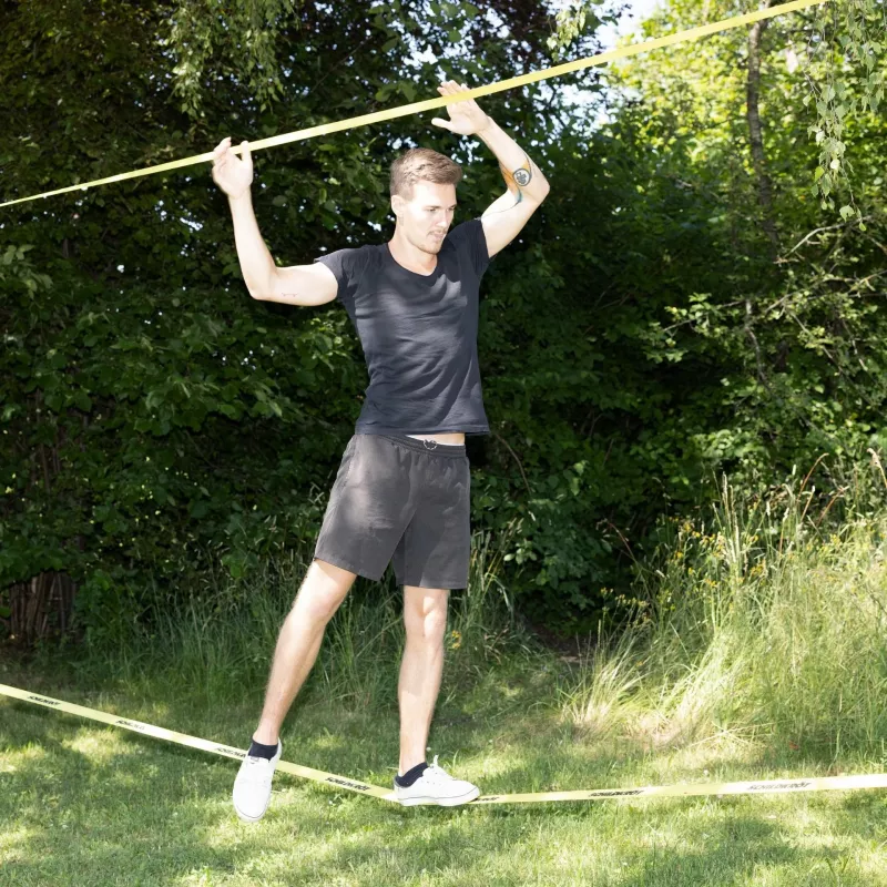 SCHILDKRÖT Slackline rinkinys 15 m geltonas, 50 mm pločio su reketiniu įtempikliu - pusiausvyros treniravimo komplektas 970701