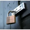 ABUS 85/40 kieto žalvario spynos su grūdintu plieniniu lankeliu, 40 mm, rakinama, 2 raktai 806308