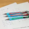 Schneider Slider Rave tušinukas, 3 vnt. rinkinys, mėlynas rašalas, vidutinis 1,0 mm, Viscoglide technologija, ergonomiška guminė rankena, metalinis segtukas, papildomas 132597