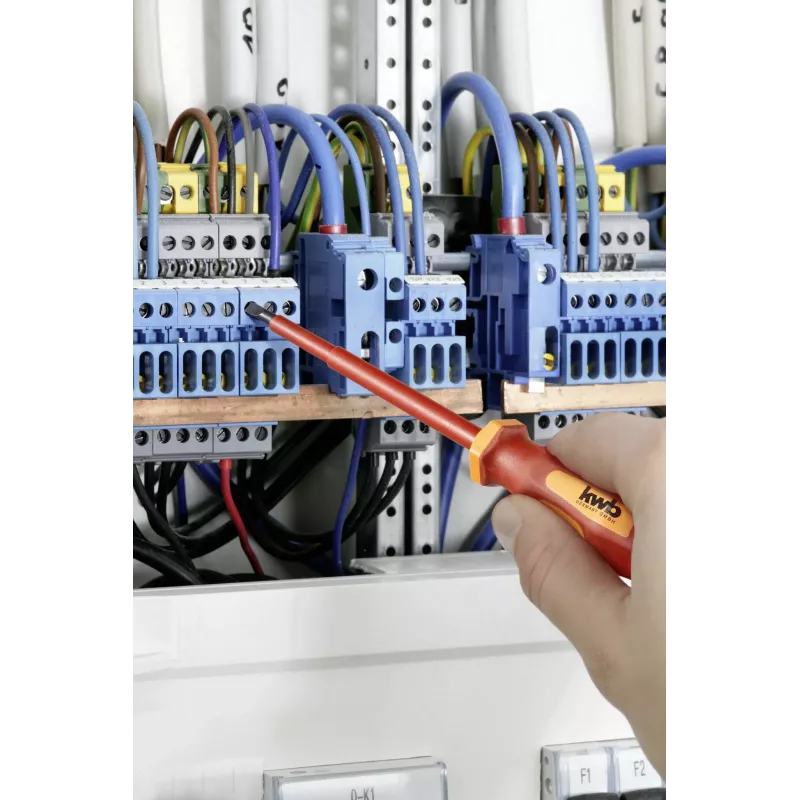 KWB 7 dalių atsuktuvų rinkinys su įtampos testeriu, chromo vanadžio plienas, magnetiniai antgaliai, ergonomiška dviejų komponentų rankena 140870