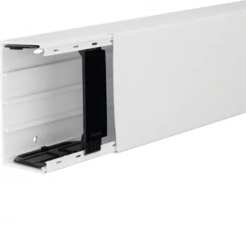 Hager LFE6011009016 oro sąlygoms atsparus UV stabilus kabelių kanalas 60x110 mm, 2 m, baltas
