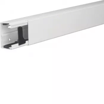 Hager LFE4006009016 apsauginis nuo UV spinduliuotės kabelių kanalas 40x60 mm, 2 m, baltos spalvos