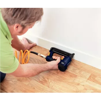 RAPID TOOLS Pneumatinis vinų kalimas ir segiklis PBS121 mėlynas/geltonas su dėklu, skirtas 606 tipo segtukams (12-30 mm) ir 8 tipo vinims 5000053