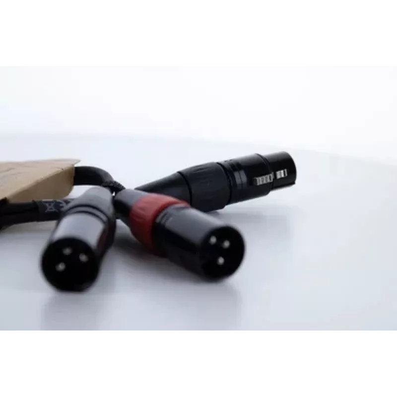 Cordial EY 0,3 m XLR Y-adapterio kabelis - 1x XLR lizdas į 2x XLR kištukus, juodas 14880
