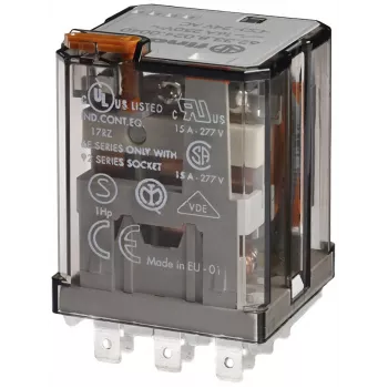 Finder 62.33.8.230.4300 galios relė 3 CO 16A 230V AC kištukinė