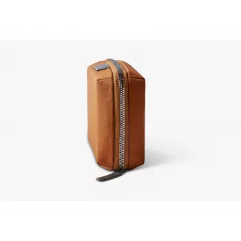 Bellroy Tech Kit Compact - bronzinis technologijų priedų organizatorius