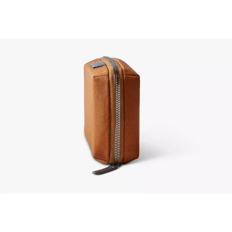 Bellroy Tech Kit Compact - bronzinis technologijų priedų organizatorius