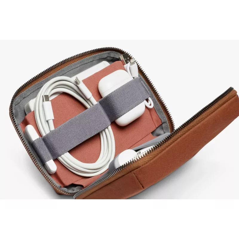 Bellroy Tech Kit Compact - bronzinis technologijų priedų organizatorius
