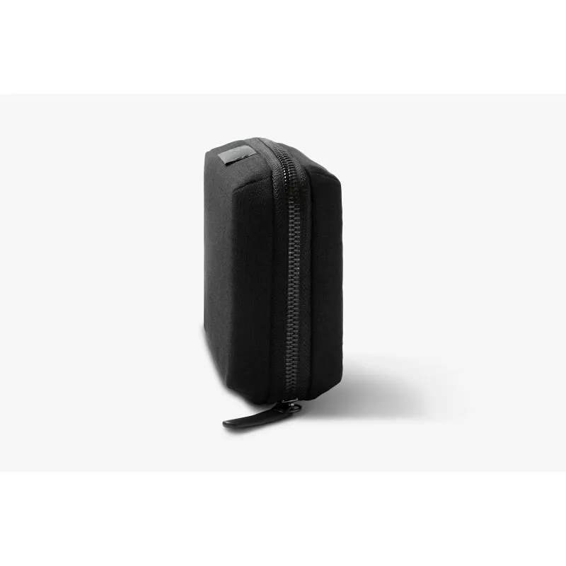 Bellroy Tech Kit Compact Pouch, juodas