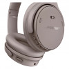 Bose QuietComfort triukšmą slopinančios ausinės ant ausų – smėlio spalvos
