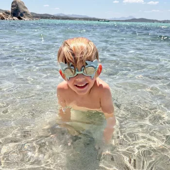 Sunnylife vaikiški plaukimo akiniai – Salty the Shark