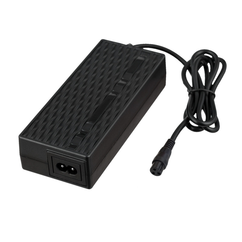 Akyga AK-EV-05 elektrinio dviračio įkroviklis 48 V akumuliatoriams, 54,6 V / 2 A, 110 W, GX16 12 mm lizdas, 1 m
