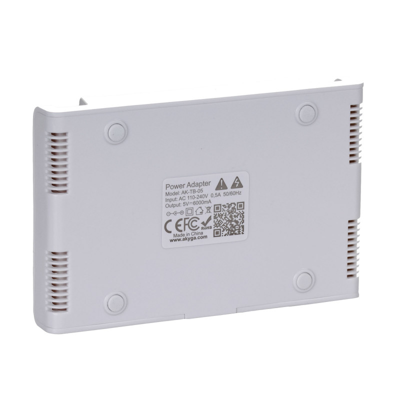 Universalus maitinimo adapteris Akyga AK-TB-05 5.0V / 6.0A 30W 4x USB A 1.5m