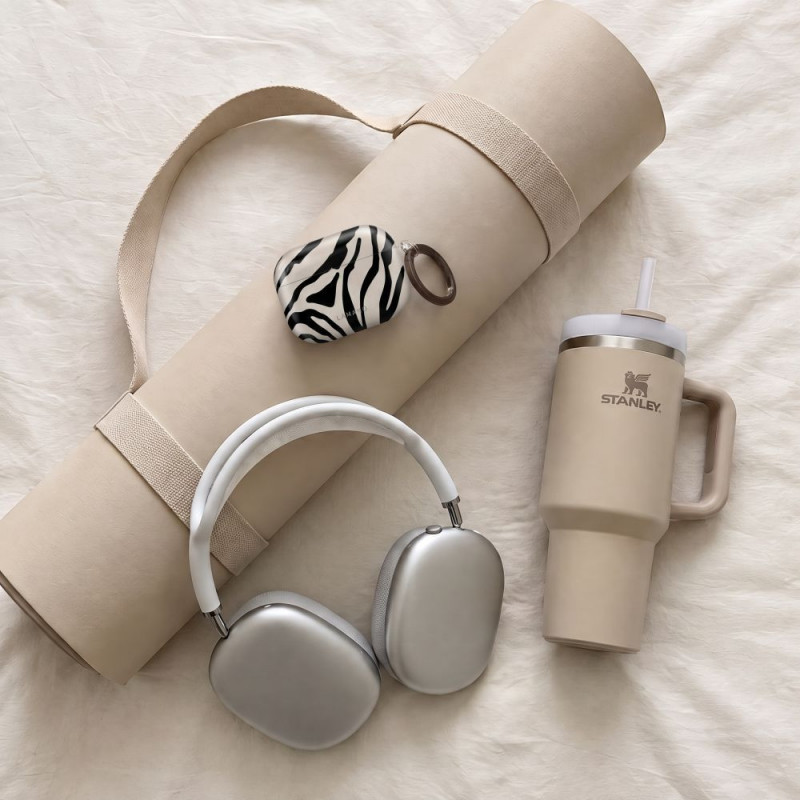 Tech-Protect Lamano Nature Muse dėklas Apple AirPods Pro 3 su karabinu, juodas ir smėlio spalvos