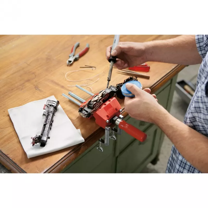 BESSEY S10-ST Mini Vice S 10 varžtas spaustuvas, raudonas, 100 mm suspaudimo plotis, 50 mm gerklės gylis, su 2 stalo spaustukais