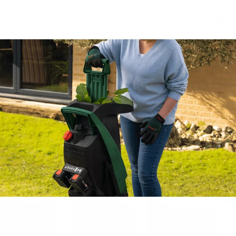 Bosch UniversalShredder Solo belaidis sodo smulkintuvas, 36V (2x18V), 40 mm šakų talpa, 50 L surinkimo dėžė, žalia/juoda, be akumuliatoriaus (06008E0001)