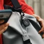 Chipolo LOOP Mercedes – Įkraunamas Bluetooth sekiklis su silikonine kilpa, skirtas iOS ir Android, juodos spalvos