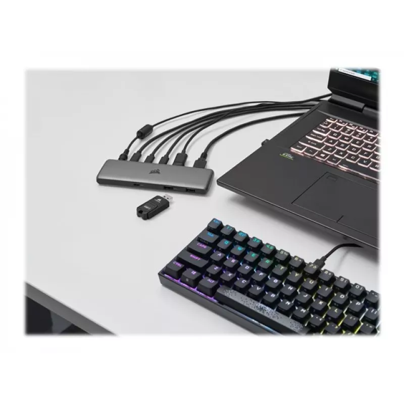 Corsair USB100 7 prievadų USB-C šakotuvas su 4 USB 3.0 Type-A ir 3 USB-C prievadais, 5Gbps, aliuminio, juodas