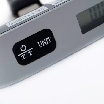 ELDOM WB10 Skaitmeninės lagaminų svarstyklės 50 kg su apšviestu LCD ekranu
