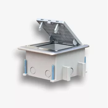 EMITER Floor Box 6M IP66 – Grindinė dėžė su atverčiamu dangteliu, skirta 22,5x45 mm (45x45 mm) standartiniams kištukiniams lizdams
