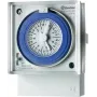 Finder 12.31.8.230.0007 mechaninis laiko jungiklis, montuojamas priekiniame skydelyje, 230 V AC, 1 perjungiamasis kontaktas, 16 A, paros programa, 48 segmentai, 100 h energijos rezervas